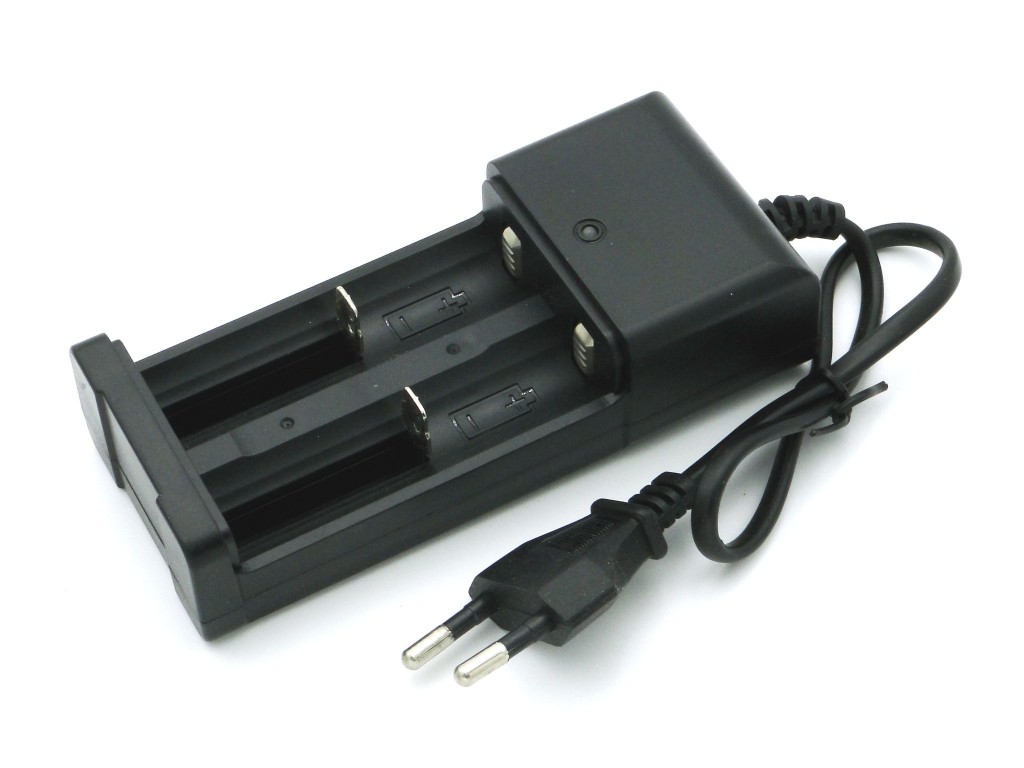 Универсальное зарядное устройство для Li-ion аккумуляторов 18650 PROconnect